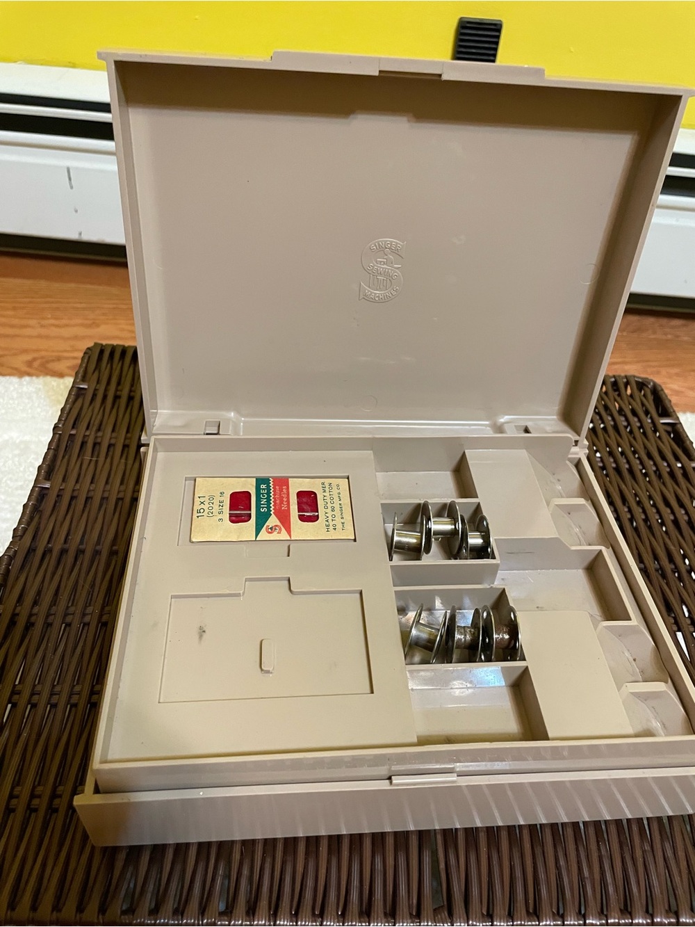 SINGER SEWING MACHINE SUPPLY BOX - Picture 2 of 5